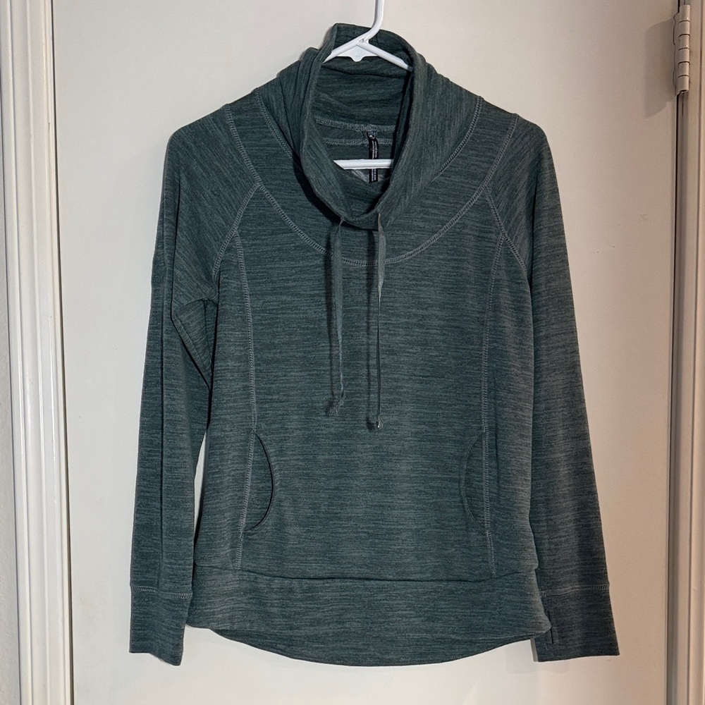 KUHL Women’s Cowl Neck Sweatshirt Lightweight Aspen Snowmass Embroidered Logo